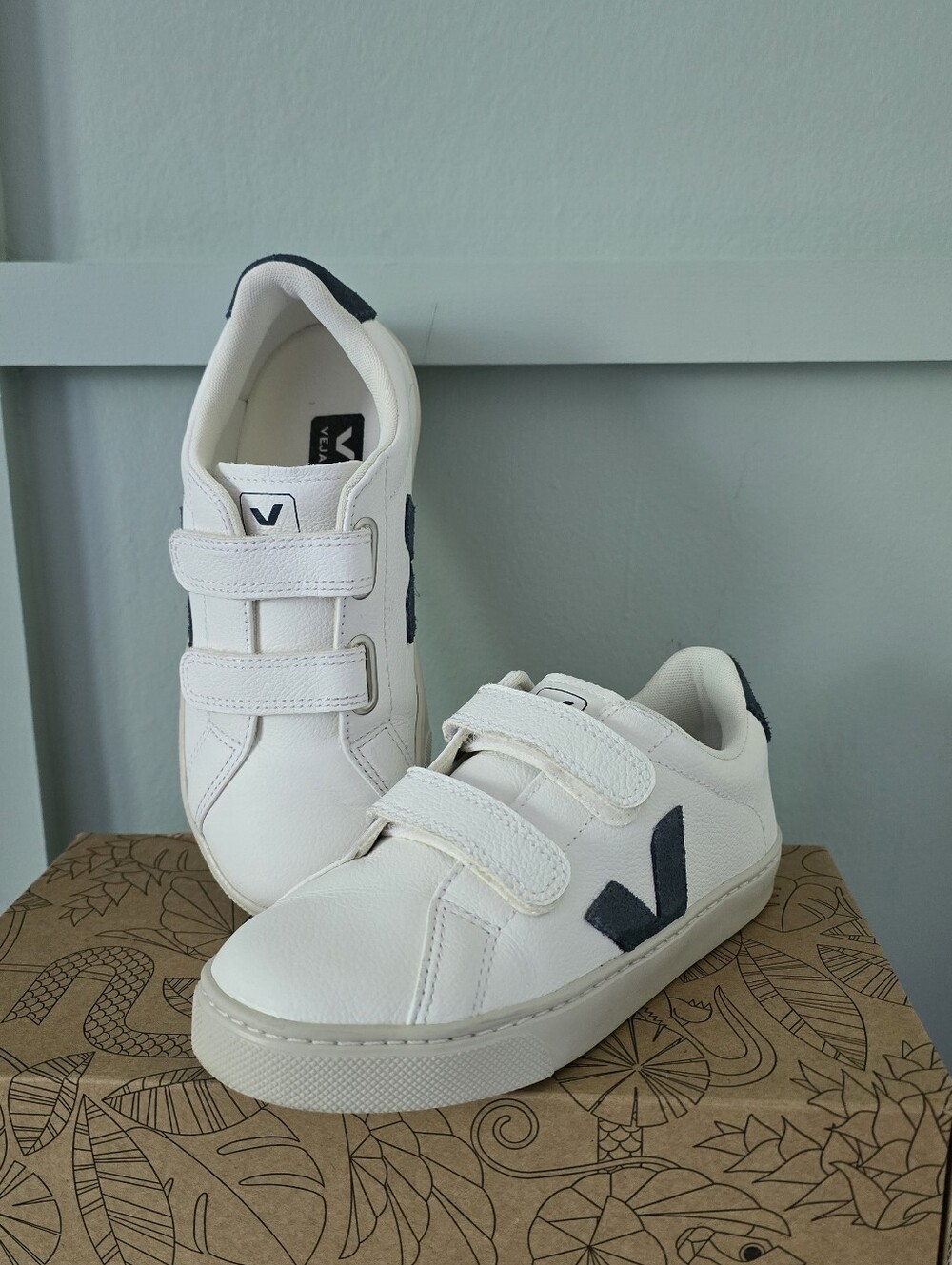 VEJA Kids Esplar Sneakers - With White Blue Accent Velcro Straps Wide Toe Box - Picture 3 of 13